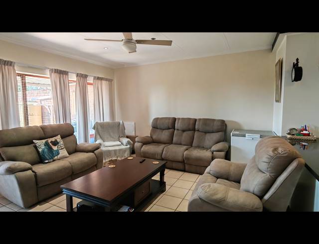 2 BEDROOM SIMPLEX FOR SALE IN PRESTBURY